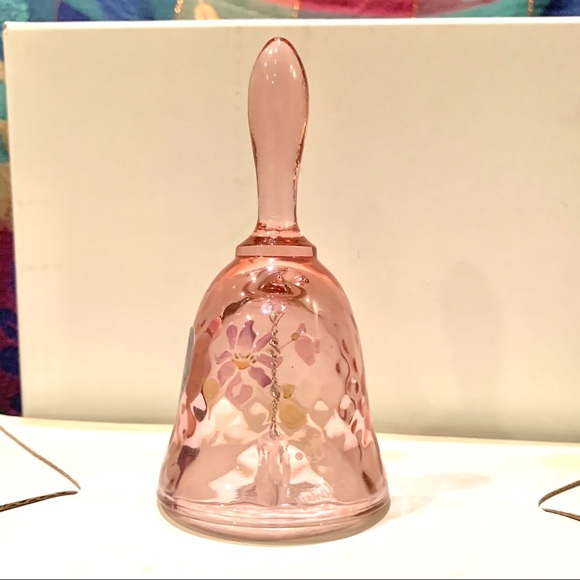 Fenton Petite Bell with Daisies - Picture 3 of 3